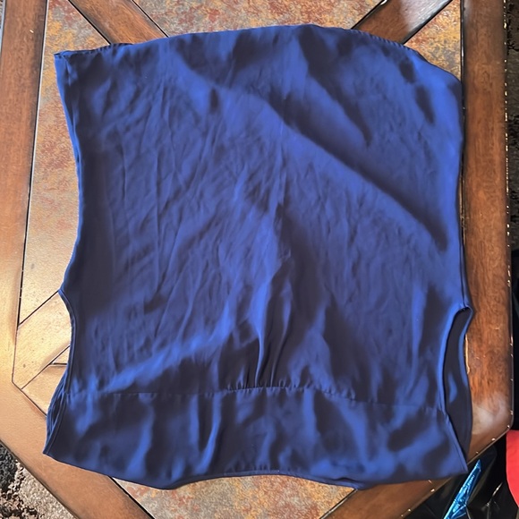 Navy blue top, sleeveless with gold buttons. Size medium. - Picture 4 of 4